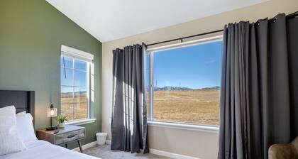 Family 5BD Getaway – Views, Games, Golden Tee & Near Boulder!
