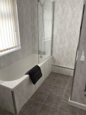Bathroom - 2 Bed House Near Anfield Stadium (Liverpool)