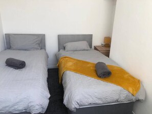 Casa | 2 habitaciones, tabla de planchar con plancha y wifi gratis