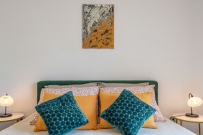 3 habitaciones, tabla de planchar con plancha y cuna de viaje 