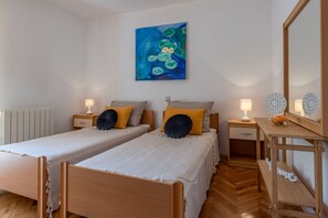 3 bedrooms, iron/ironing board, travel cot, free WiFi