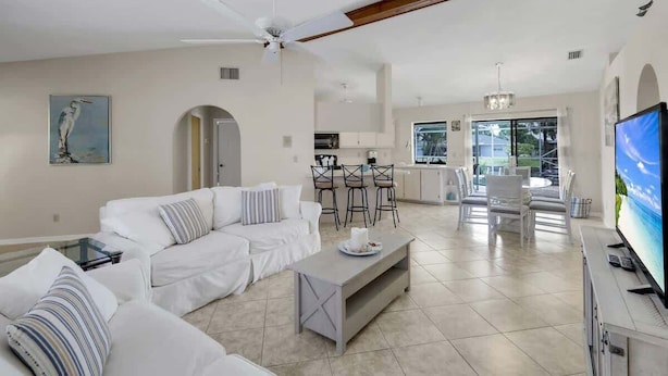 Living area - Welcome to Villa Ibis Cozy Directly on the Water (Cape Coral)
