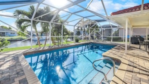 Pool - Welcome to Villa Ibis Cozy Directly on the Water (Cape Coral)