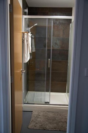 Bathroom - Hotel Rafay (Blackburn)