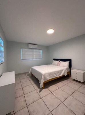 2 bedrooms, WiFi - Waterfront House - Downstairs (Cooper Jack Bay Settlement)