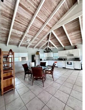 Private kitchen - Entire Waterfront House (Cooper Jack Bay Settlement)