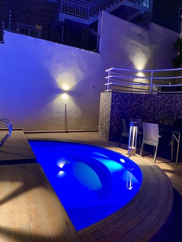 Glovis Luxury Apartments