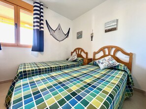 1 chambre, fer et planche à repasser, draps fournis