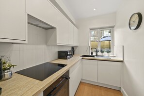 Fridge, microwave, oven, stovetop - NEW LISTING!!! Central London stunning apartment (London)