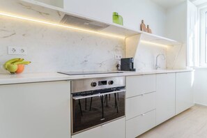 Ovn, kogeplade, opvaskemaskine, kaffe-/temaskine