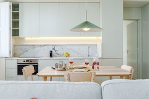 Oven, stovetop, dishwasher, coffee/tea maker
