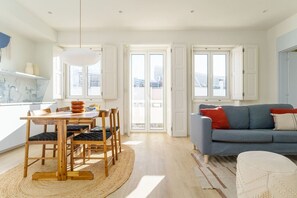 TV - Modern & Bright - Faro Mercado Apt 22 by Lisbeyond (Faro)