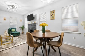 Dining - Stylish - Near River St, Forsyth & DT - Free Parking (Savannah)