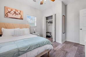 3 Schlafzimmer, Zimmersafe, Schreibtisch, Bügeleisen/Bügelbrett