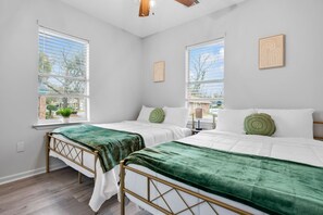 3 Schlafzimmer, Zimmersafe, Schreibtisch, Bügeleisen/Bügelbrett