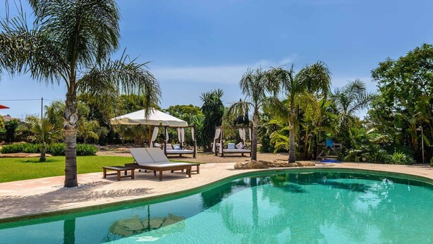 A clear swimming pool with lounge chairs and a gazebo. - CAN COSMI (Santa Eulalia del Río)