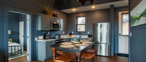 Refrigerador, microondas, horno, placa de cocina