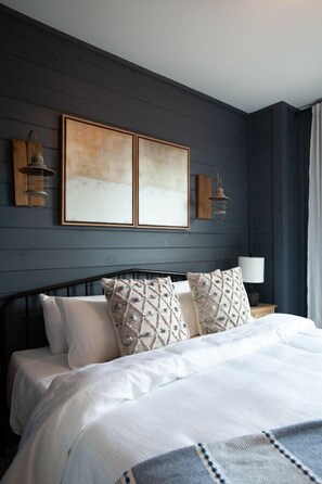 2 slaapkamers, een bureau, een strijkplank/strijkijzer, gratis wifi