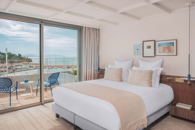 1 bedroom, premium bedding, in-room safe, desk