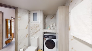 Shower, free toiletries, hair dryer, towels