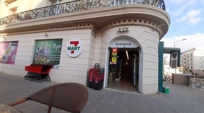 المنشأة من الخارج