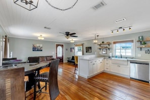 Interior - The Blue Cottage - Close to Downtown & Bases! (Pensacola)