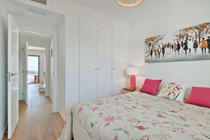 2 slaapkamers, een strijkplank/strijkijzer, wifi, beddengoed
