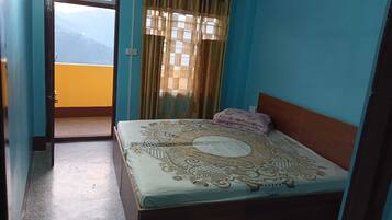 1 bedroom, in-room safe, desk, free WiFi