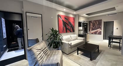 Dream apt: 4BD, 3BA, parking, near beach & shops. Perfect for you!