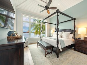 5 bedrooms, iron/ironing board, travel cot, free WiFi - Luxury Bayfront Retreat – 2 Min Walk to Private Vanderbilt Beach Access (Naples)