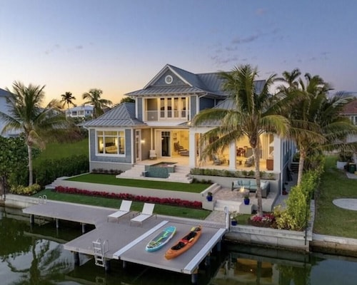 Luxury Bayfront Retreat – 2 Min Walk to Private Vanderbilt Beach Access