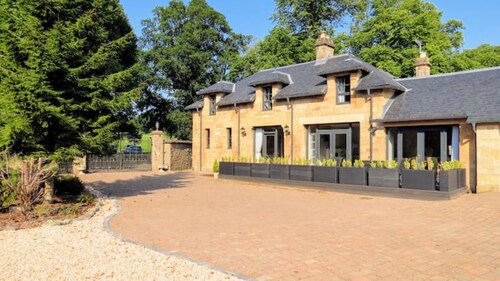 Renovated characterful coach house close to Loch Lomond and Helensburgh