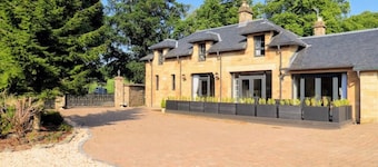 Renovated characterful coach house close to Loch Lomond and Helensburgh