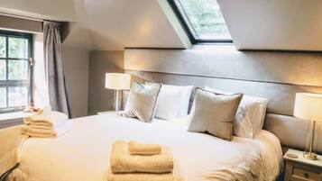3 bedrooms, in-room safe, iron/ironing board, travel cot