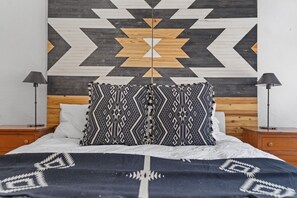 4 bedrooms, free WiFi, bed sheets - Lawless: A Boutique Basecamp in Rico (Rico)