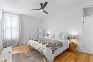 4 室のベッドルーム、WiFi (無料)、ベッドシーツ