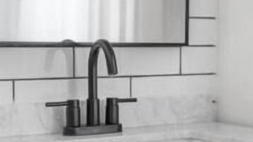 Miljøvenlige toiletartikler, hårtørrer, håndklæder, Shampoo