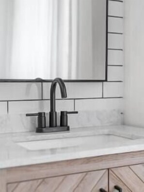 Umweltfreundliche Kosmetikartikel, Haartrockner, Handtücher, Shampoo