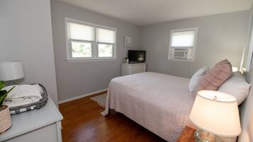 2 makuuhuonetta, silitysrauta/-lauta, vauvan matkasänky, Wi-Fi