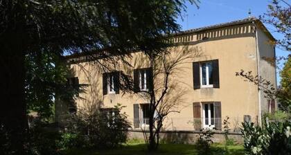 Beautiful French Farmhouse, Pool & Vineyard. Live the Dream !