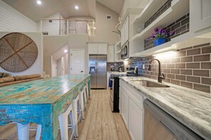 House (3 Bedrooms) | Interior - Pool Access + Boat Dock Steps to the Gulf The Pintail by Avantstay (Corpus Christi)