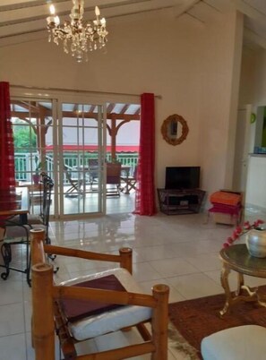 Living area - 3 Bedroom Private vacation home in Saint-FranÃ§ois (Saint-François)