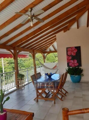 Outdoor dining - 3 Bedroom Private vacation home in Saint-FranÃ§ois (Saint-François)