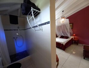 3 室のベッドルーム、アイロン / アイロン台、WiFi、ベッドシーツ