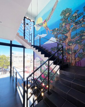 Habitación doble Elite | Área de sala de estar | Televisión de 40 pulgadas con canales digitales 