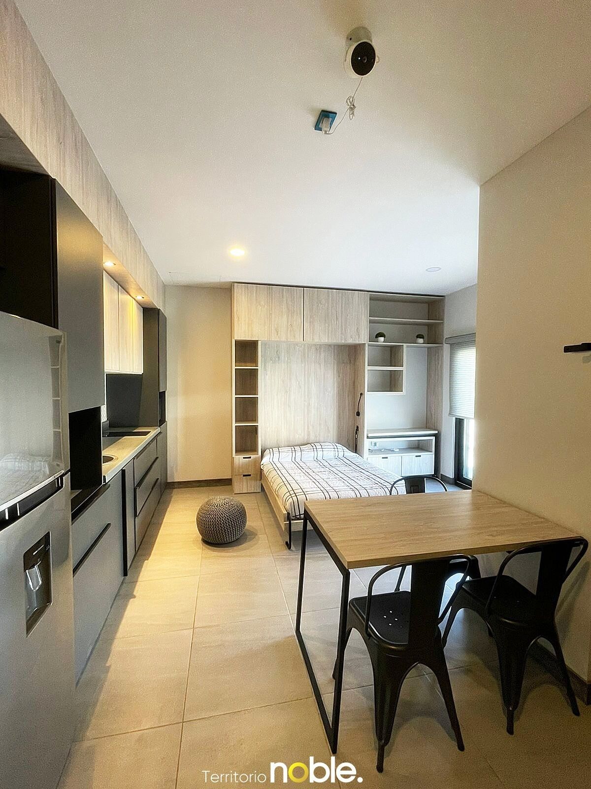 Refrigerador con congelador, microondas, horno y parrilla de estufa 