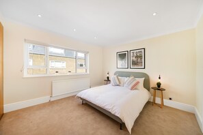 2 quartos, ferros/tábuas de passar roupa, Wi-Fi, roupa de cama