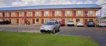 Deluxe Inn