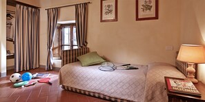2 bedrooms, desk, free WiFi, bed sheets