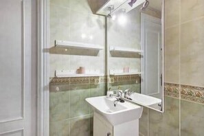 Hair dryer, towels